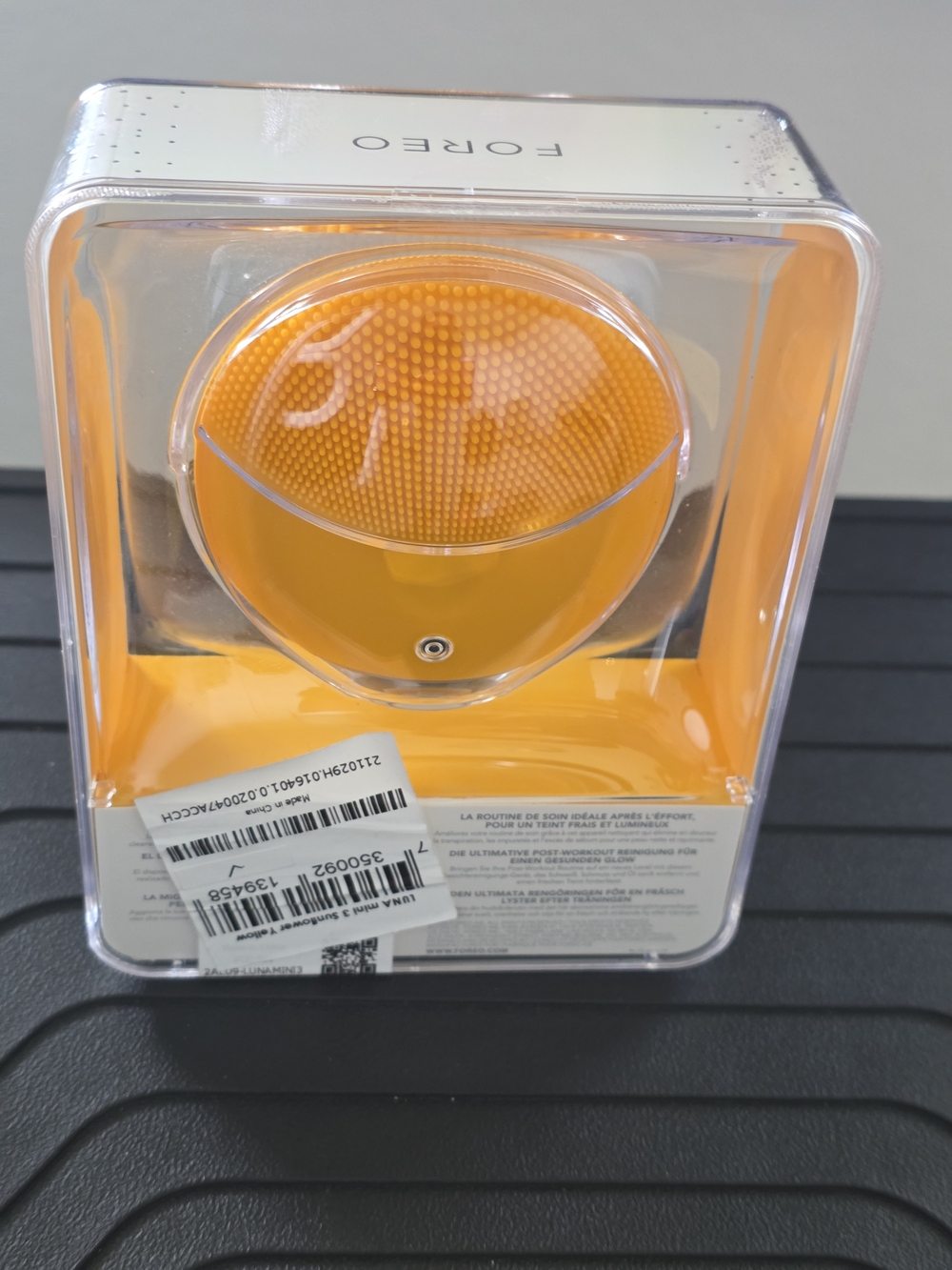 FOREO LUNA mini 3 Facial Cleansing Brush - Yellow - Picture 2 of 4